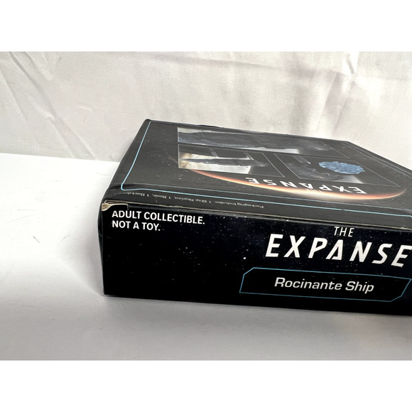 The Expanse Rocinante Ship Diorama Replica Model 2017 Loot Crate Exclusive NIB - Picture 4 of 10